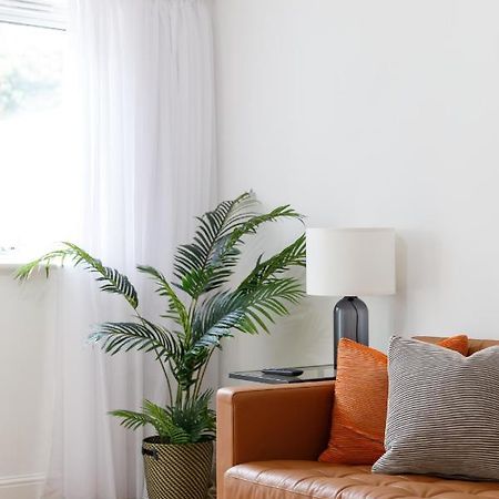 Beachside Retreat 2-Bedroom Gem With Free Private Parking & Outdoor Space Brighton Exteriör bild
