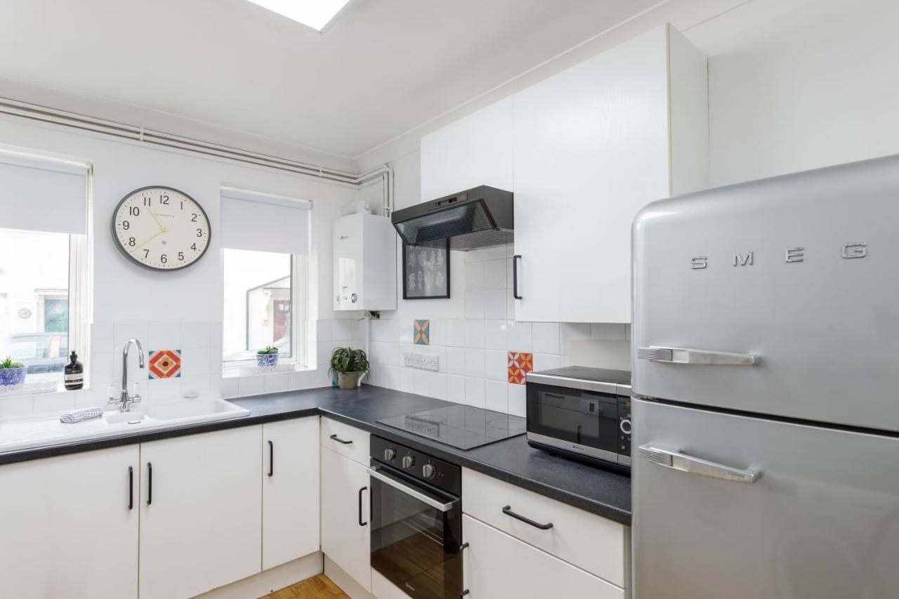 Beachside Retreat 2-Bedroom Gem With Free Private Parking & Outdoor Space Brighton Exteriör bild