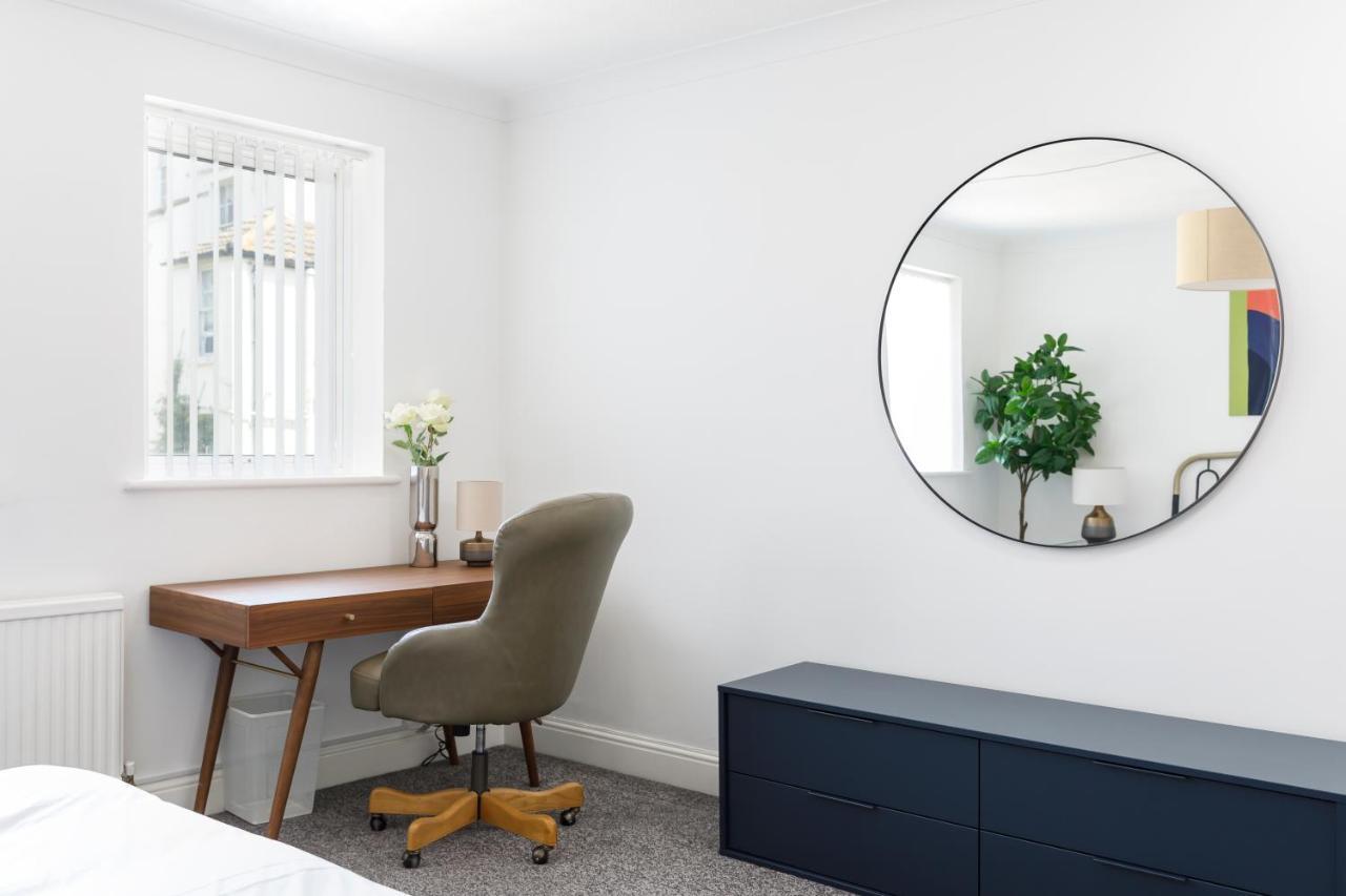Beachside Retreat 2-Bedroom Gem With Free Private Parking & Outdoor Space Brighton Exteriör bild