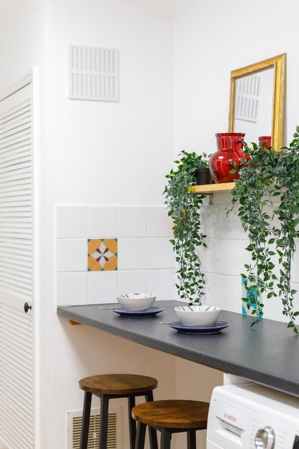 Beachside Retreat 2-Bedroom Gem With Free Private Parking & Outdoor Space Brighton Exteriör bild