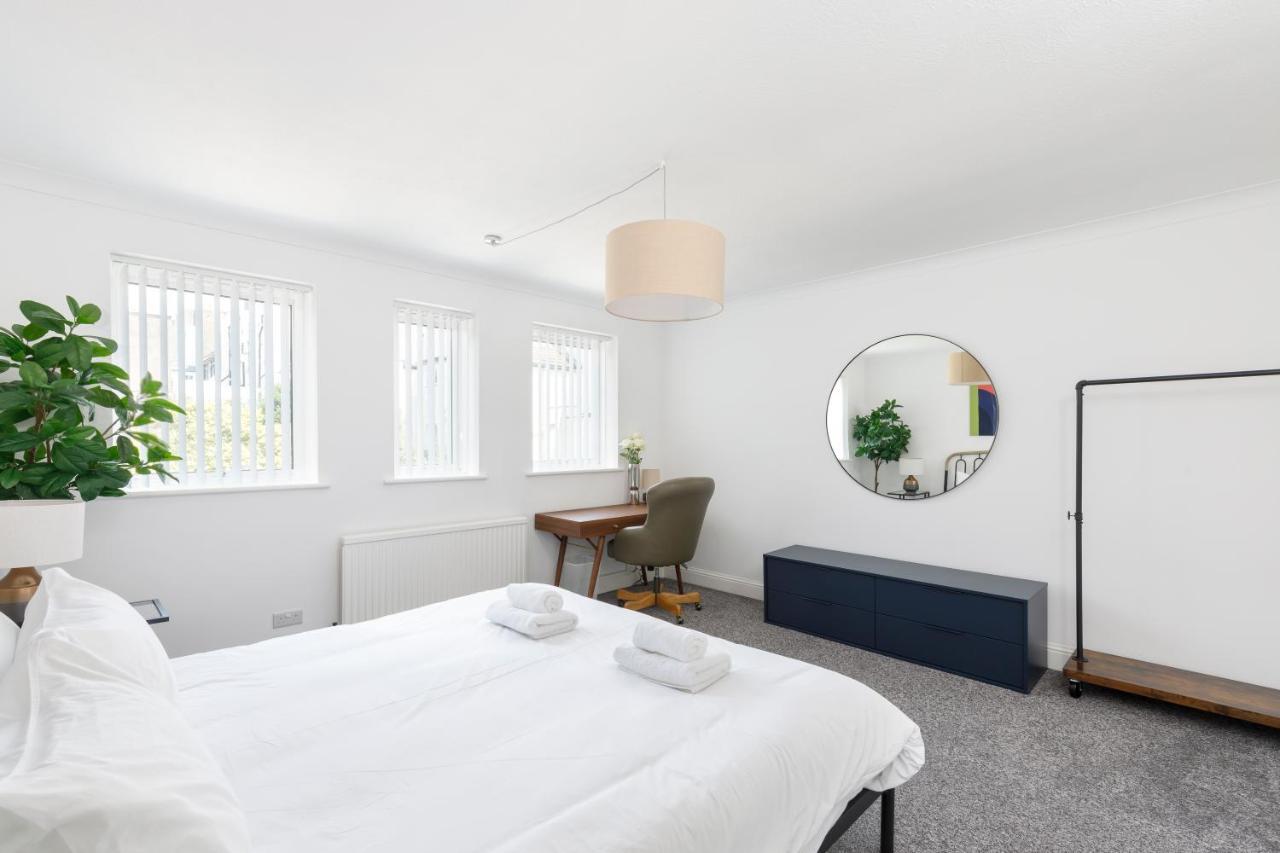 Beachside Retreat 2-Bedroom Gem With Free Private Parking & Outdoor Space Brighton Exteriör bild