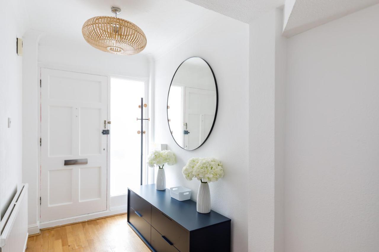 Beachside Retreat 2-Bedroom Gem With Free Private Parking & Outdoor Space Brighton Exteriör bild